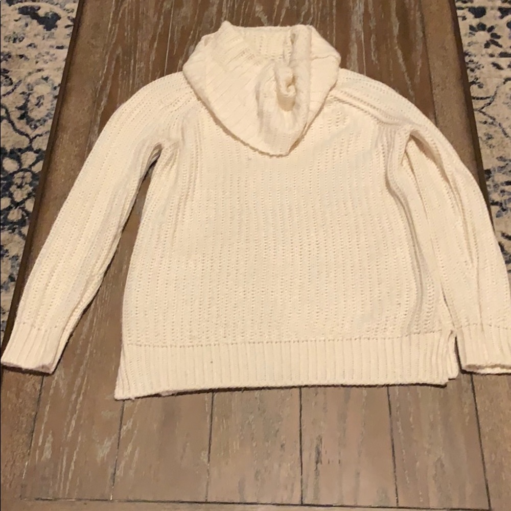 Cream colored oversize sweater with loose neck!